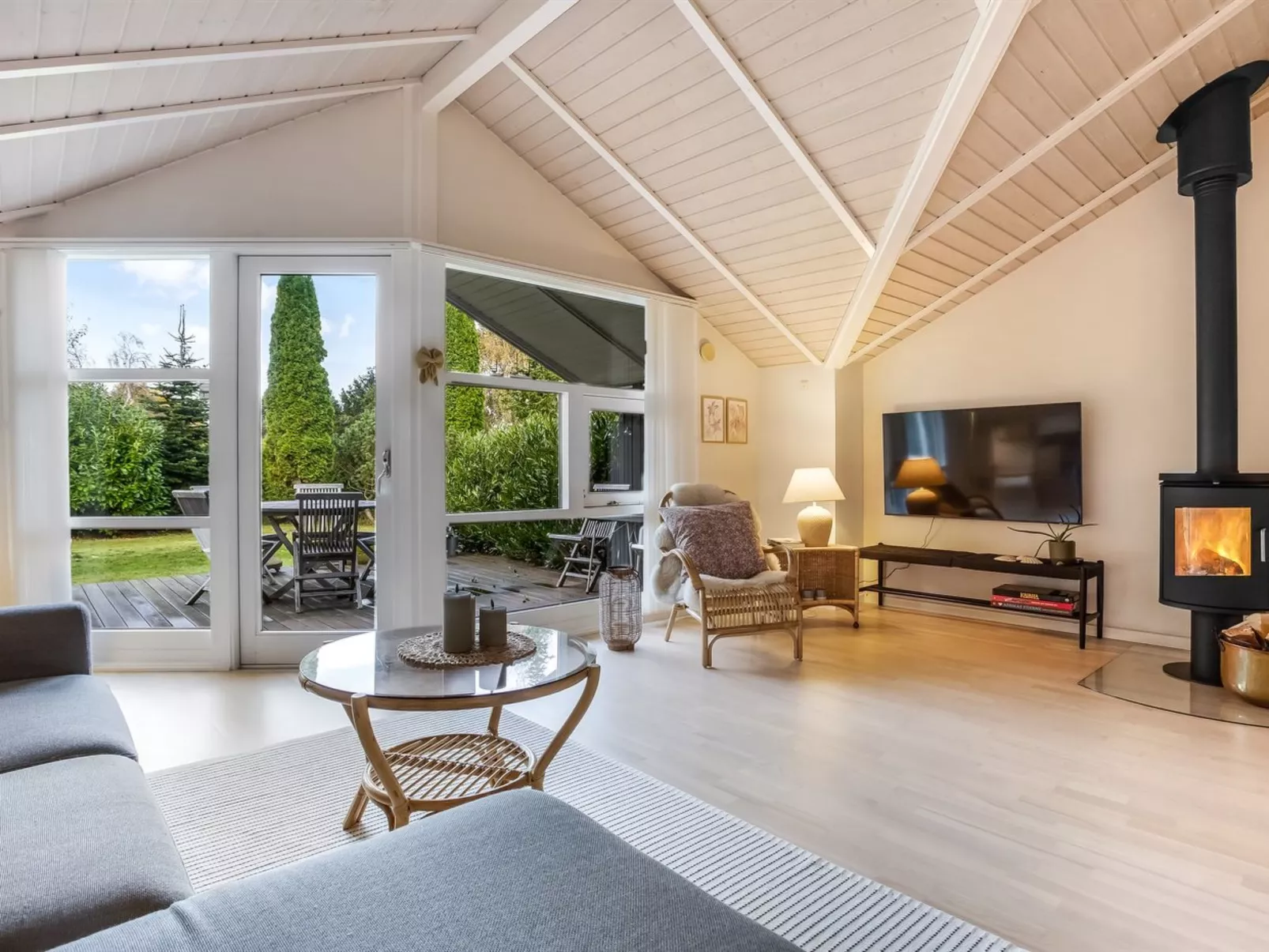 "Lirim" - 400m from the sea-Binnen