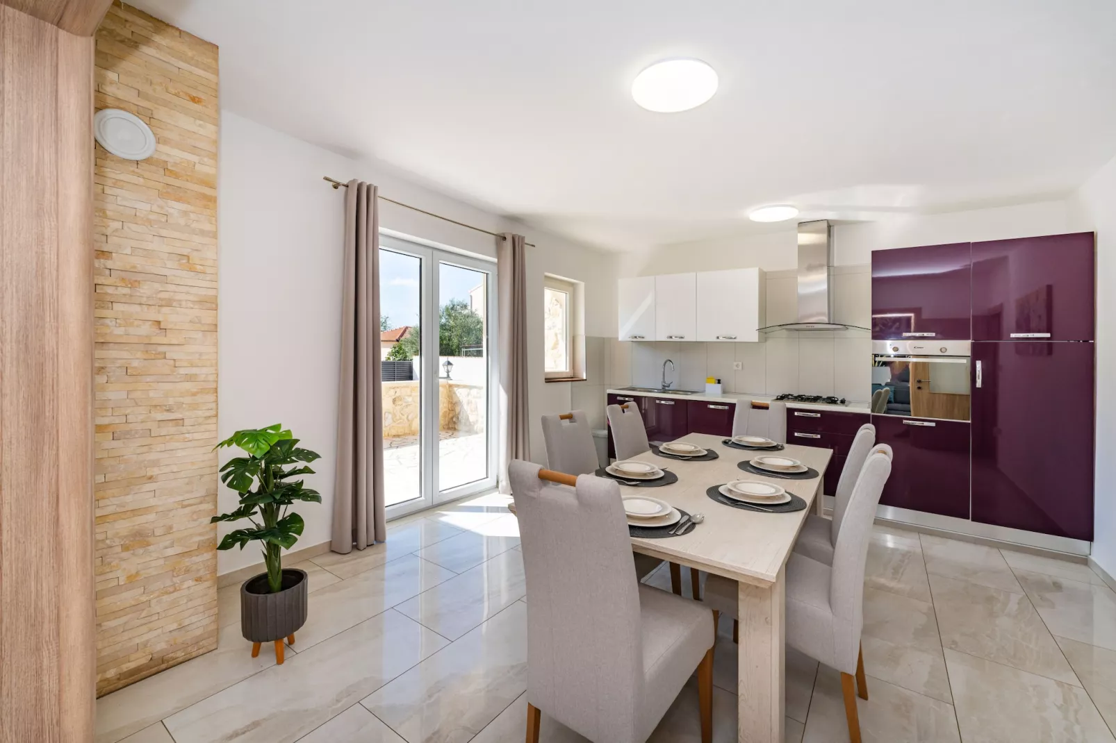 Holiday home Briscola-Eetkamer