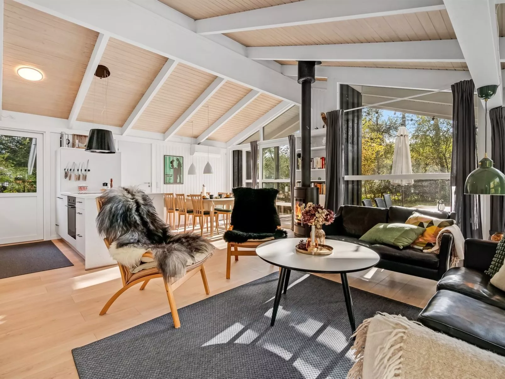 "Edvard" - 300m from the sea-Binnen