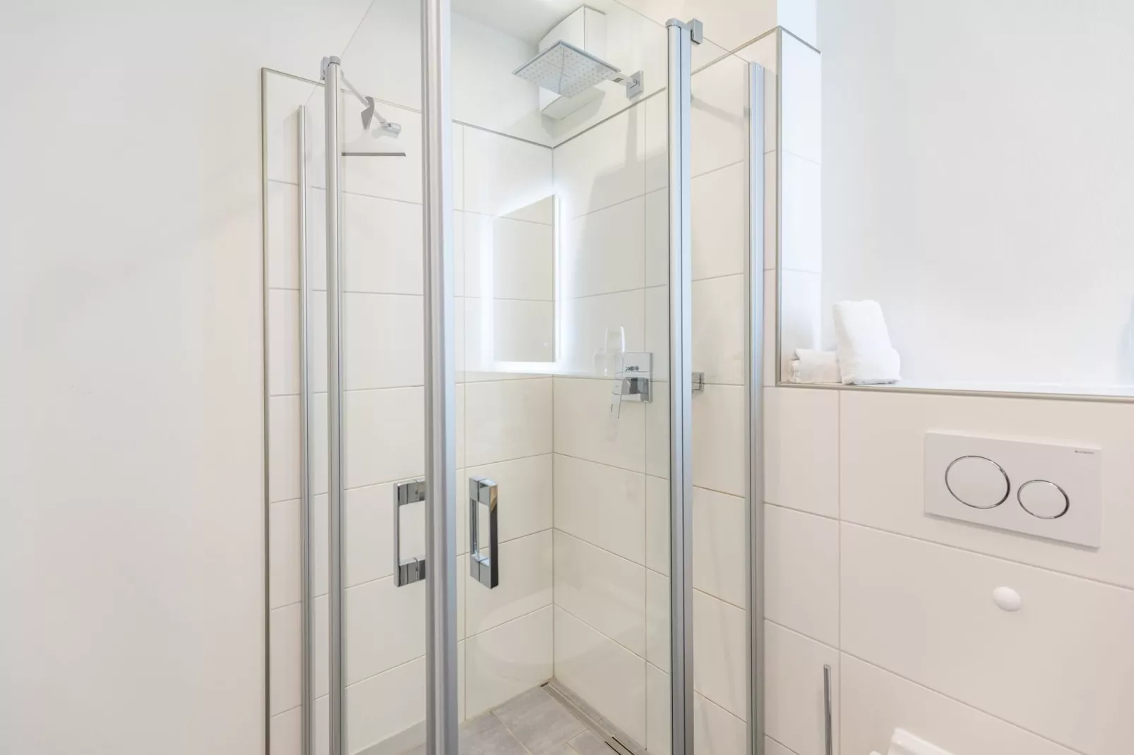 Küstenbrise de Luxe auf Nordstrand-Badkamer