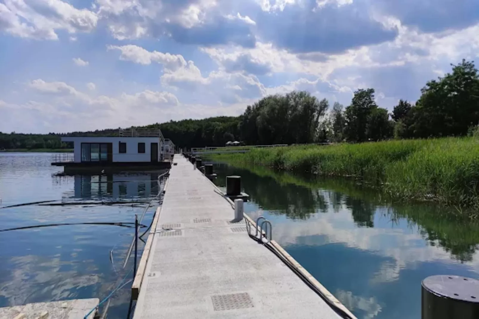 Hausboot am Gräbendorfer See-Gebieden zomer 1km