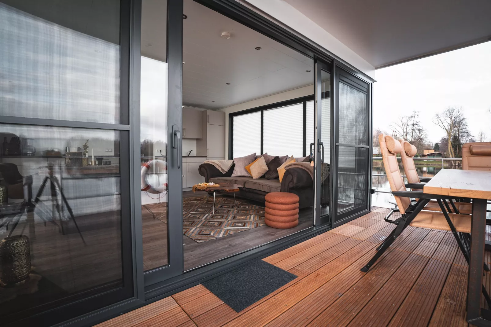 Hausboot in Höxter-Terrasbalkon