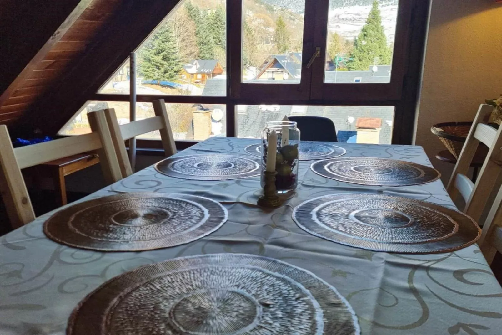 3311-Vielha-Eetkamer