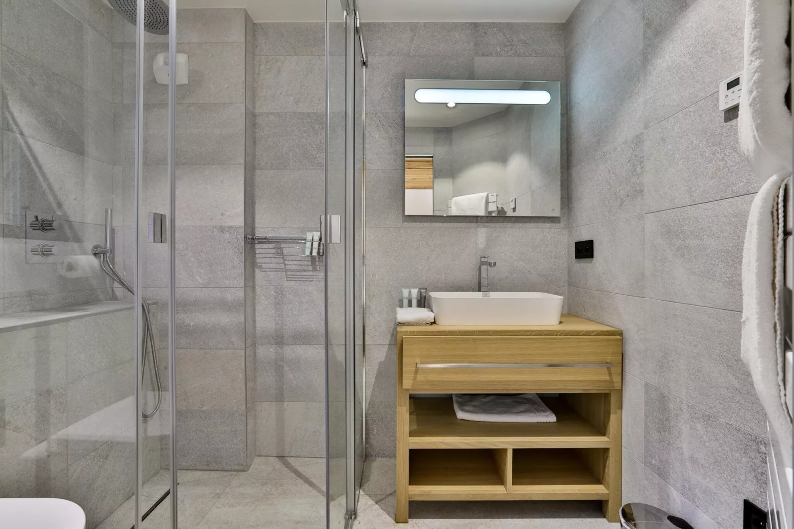 Black Stone-Badkamer