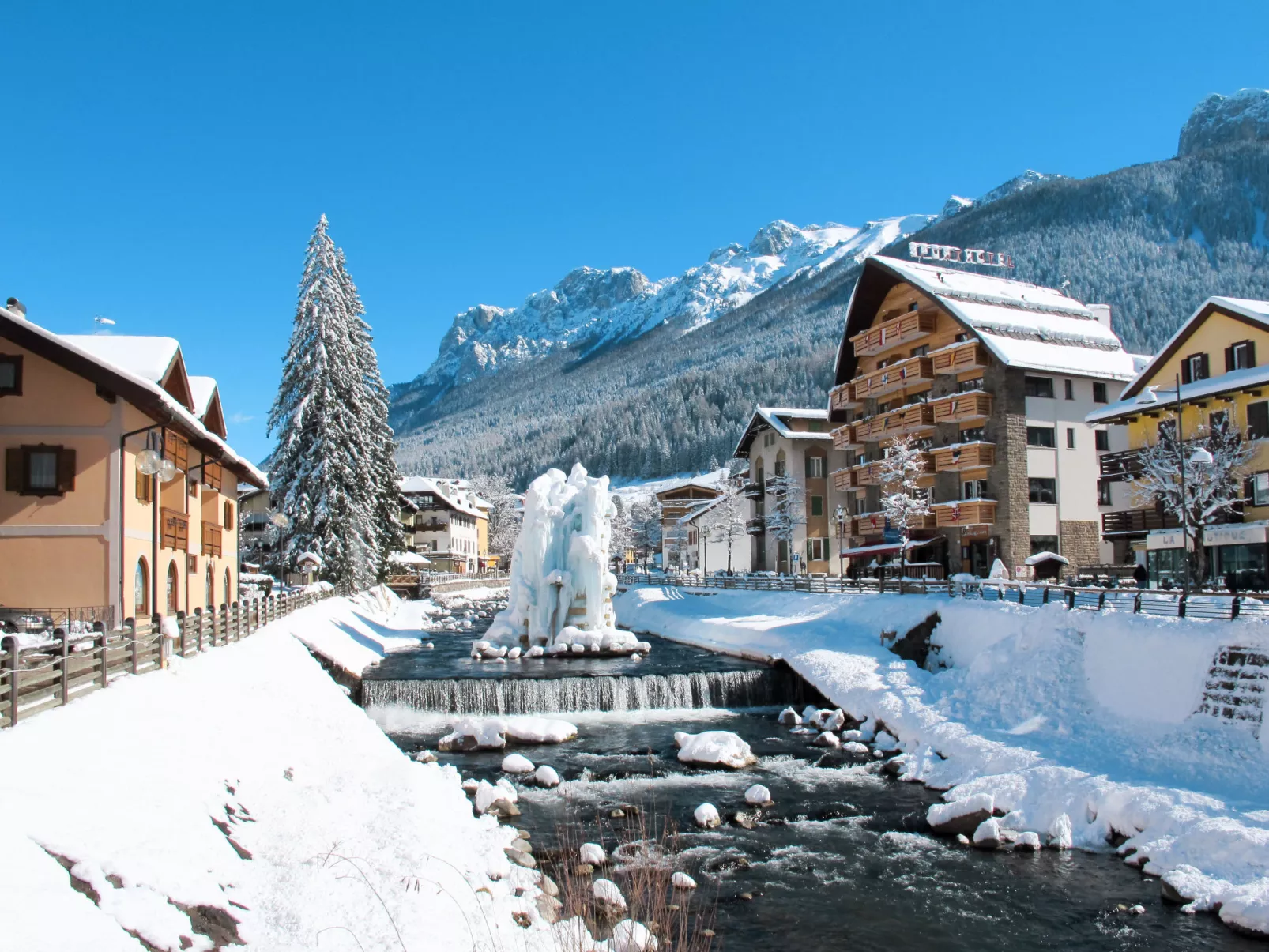 Nuccia Navalge-Omgeving