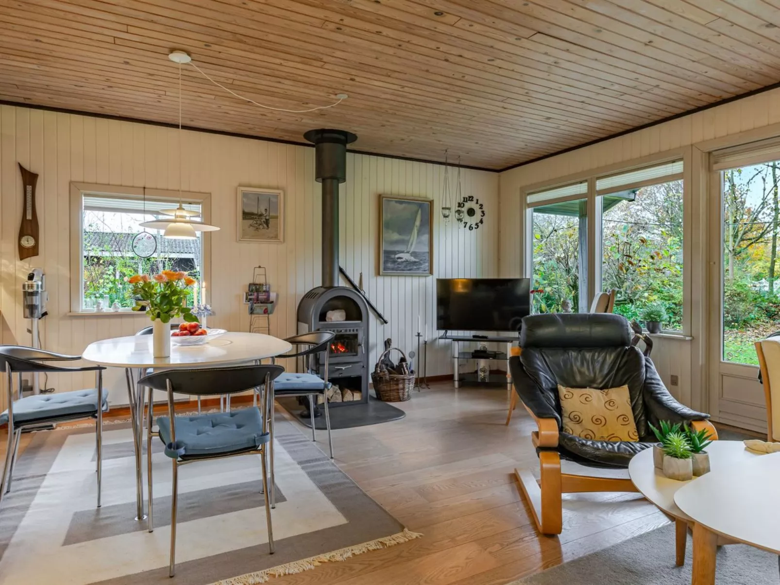 "Mika" - 300m from the sea-Binnen