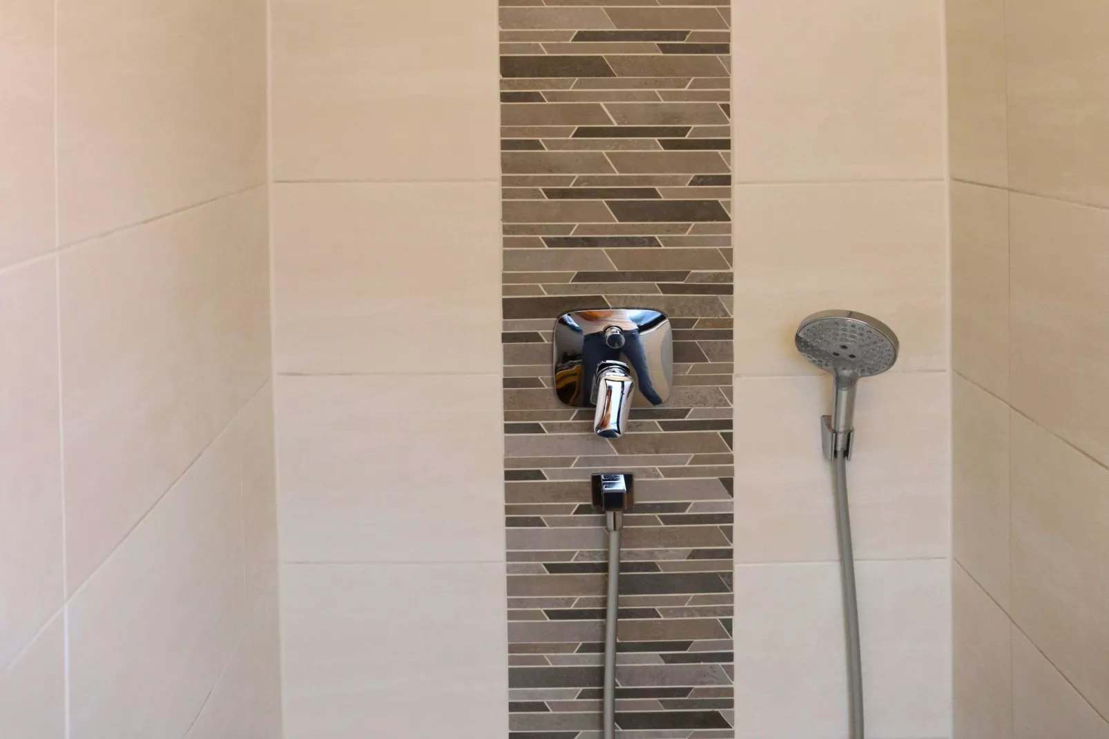 Eifel-Finca mit Whirlpool und Gartenlounge-Badkamer