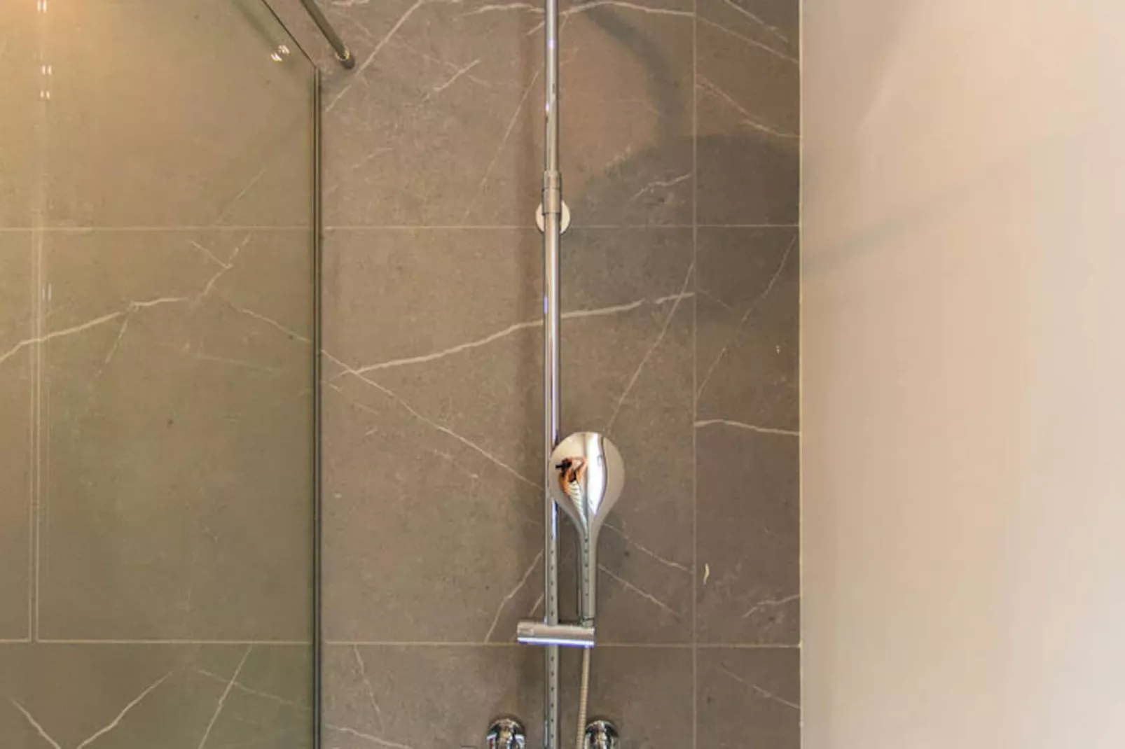 Maison à Roses-Niet-getagd