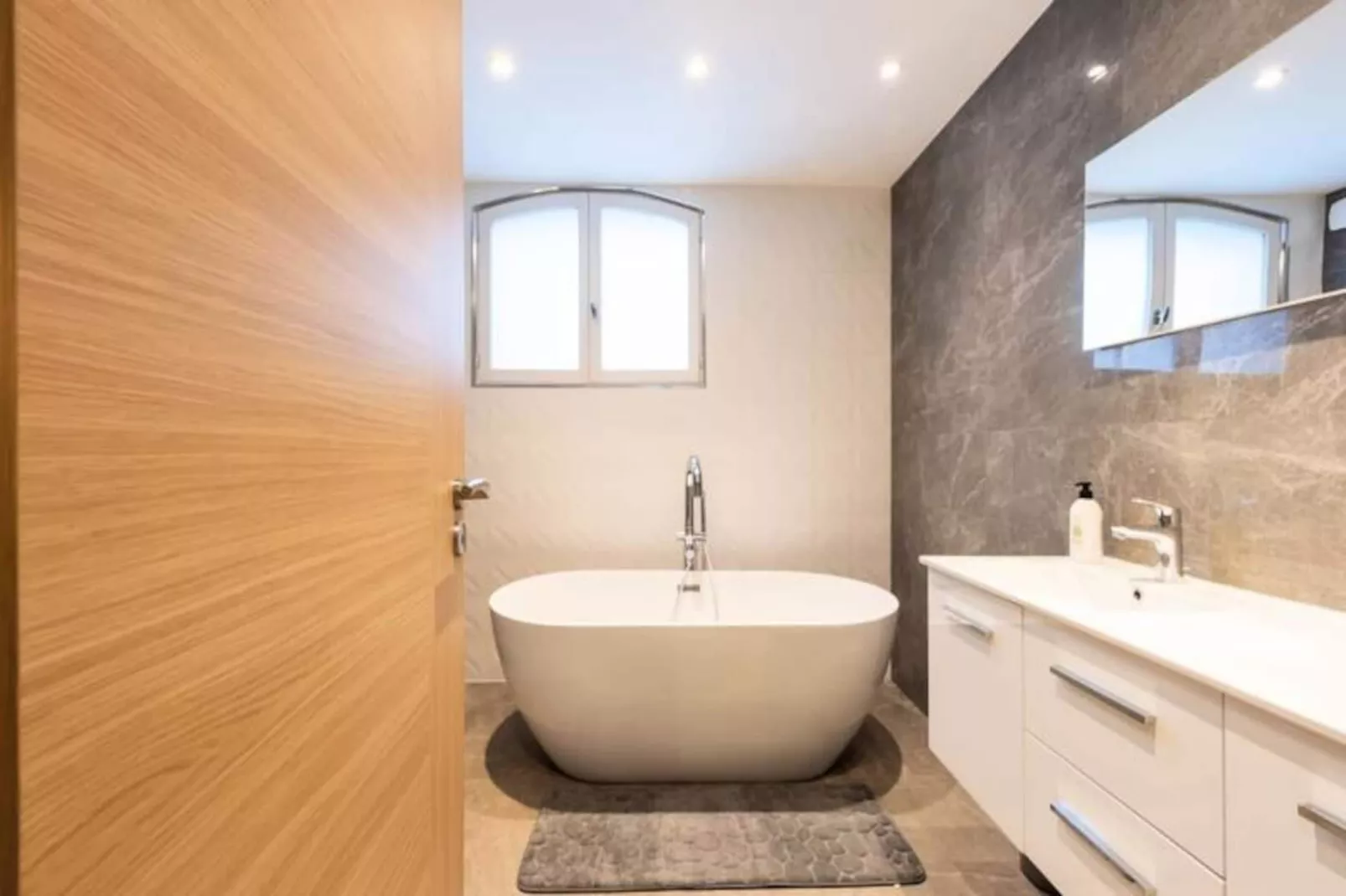 Résidence Villa 330m2, 6 Chambres, Piscine Chauff&eacute;e Jacuzzi-Niet-getagd