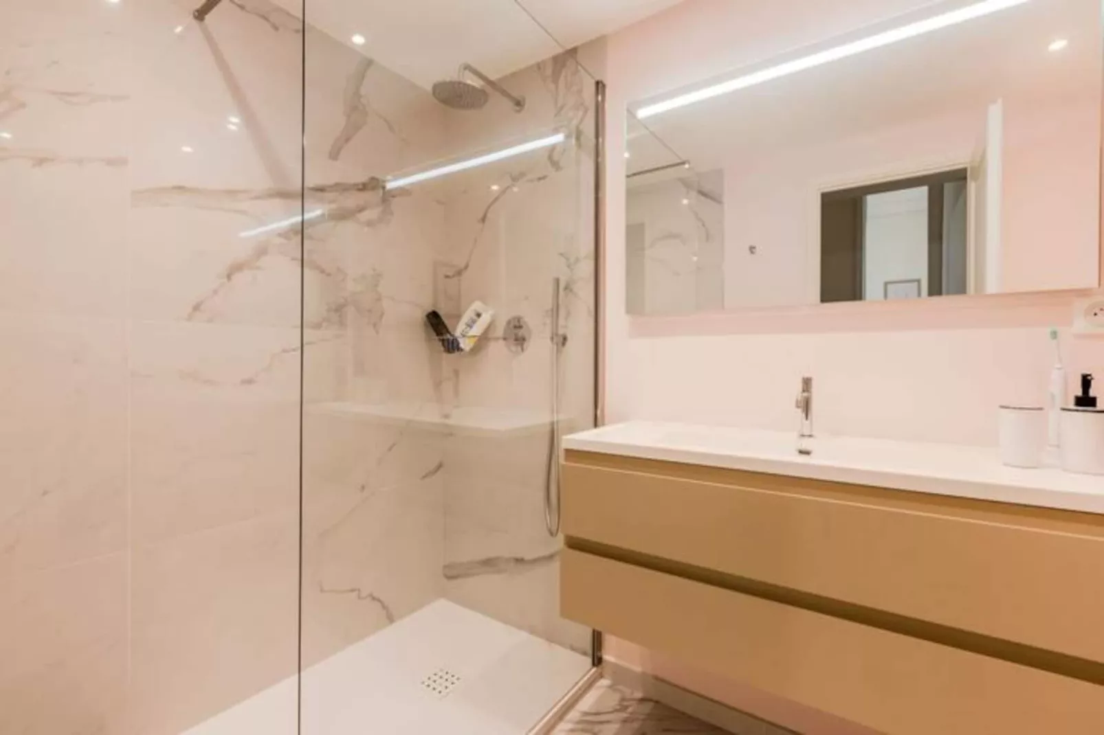 Résidence Hyper Centre Cannes - 4p &agrave; 100m Du Palais-Niet-getagd