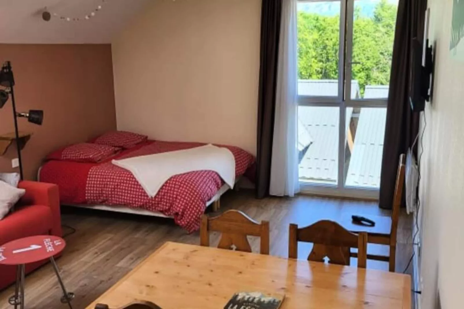 Appartement Spacieux Au Petit Bois, La Féclaz-Niet-getagd