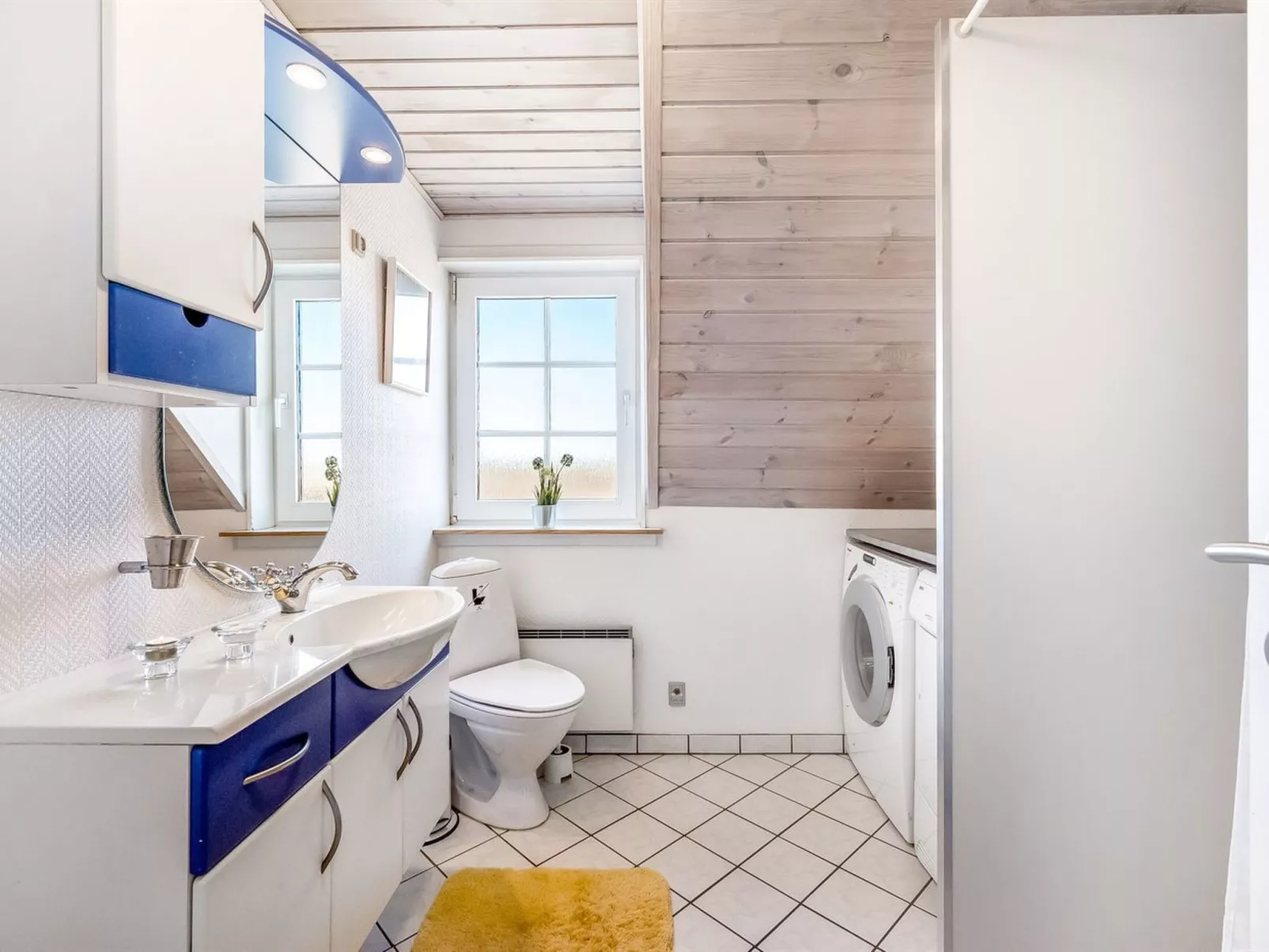 "Slava" - 250m from the sea-Binnen