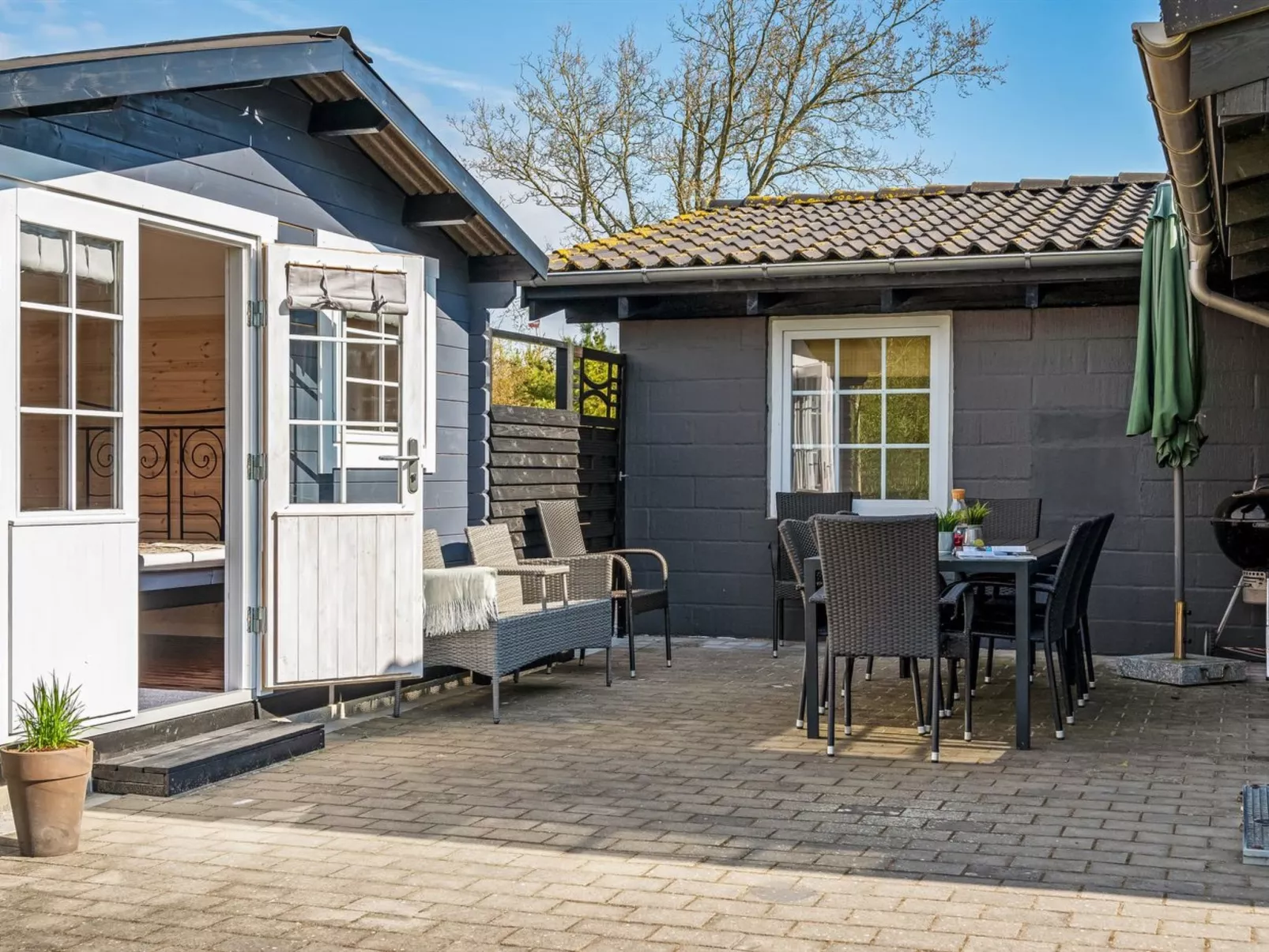 "Valdemar" - 350m to the fjord-Buiten