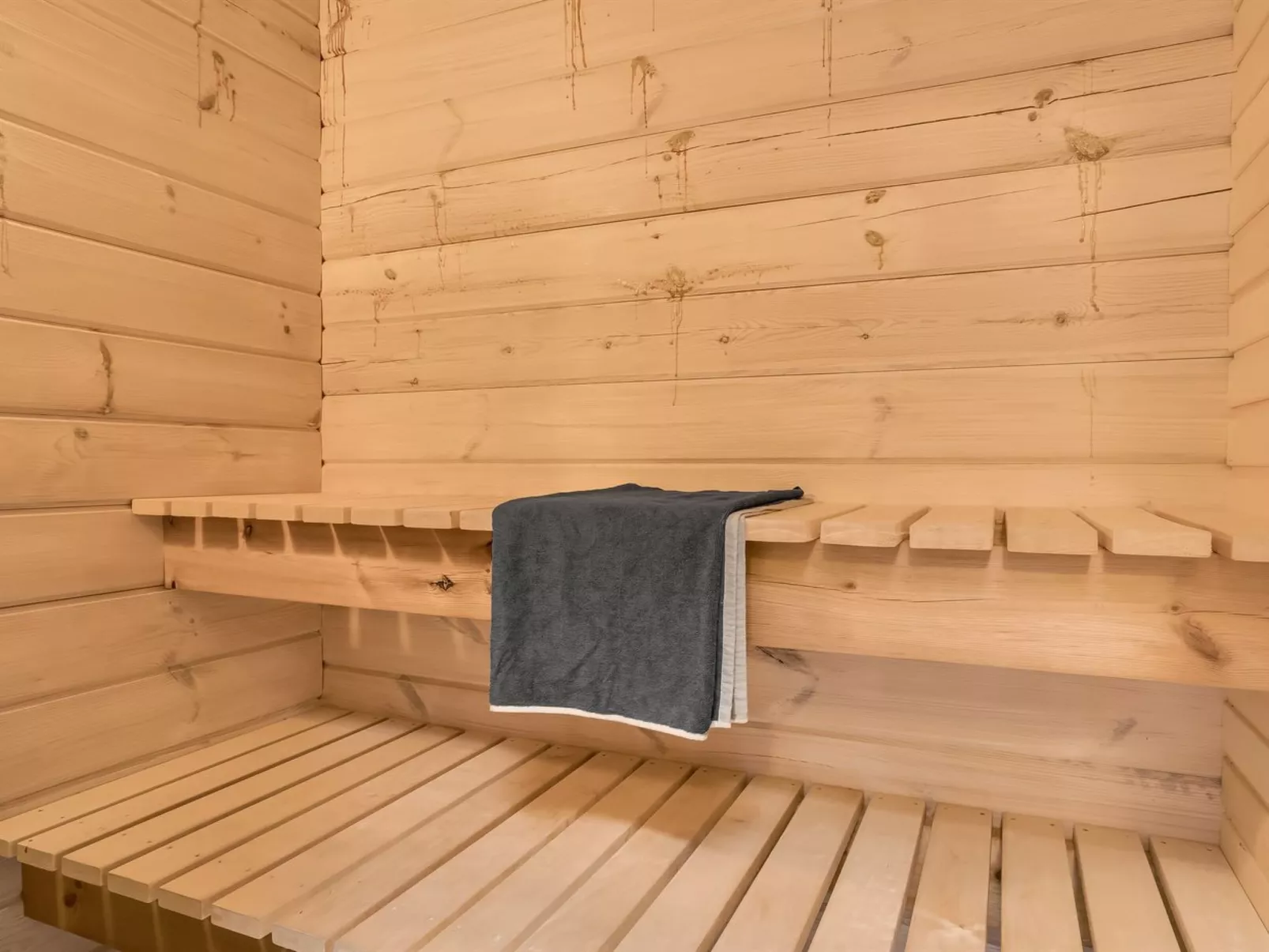 "Tanas" - 2km from the sea-Binnen