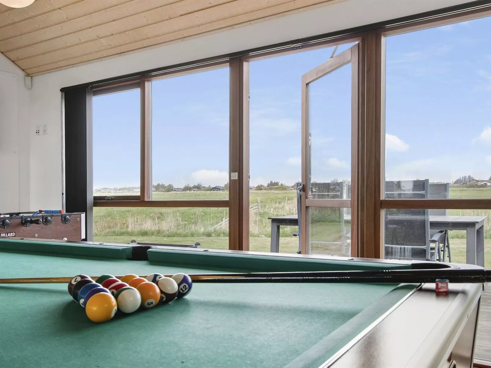 "Ilmatar" - 650m from the sea-Binnen