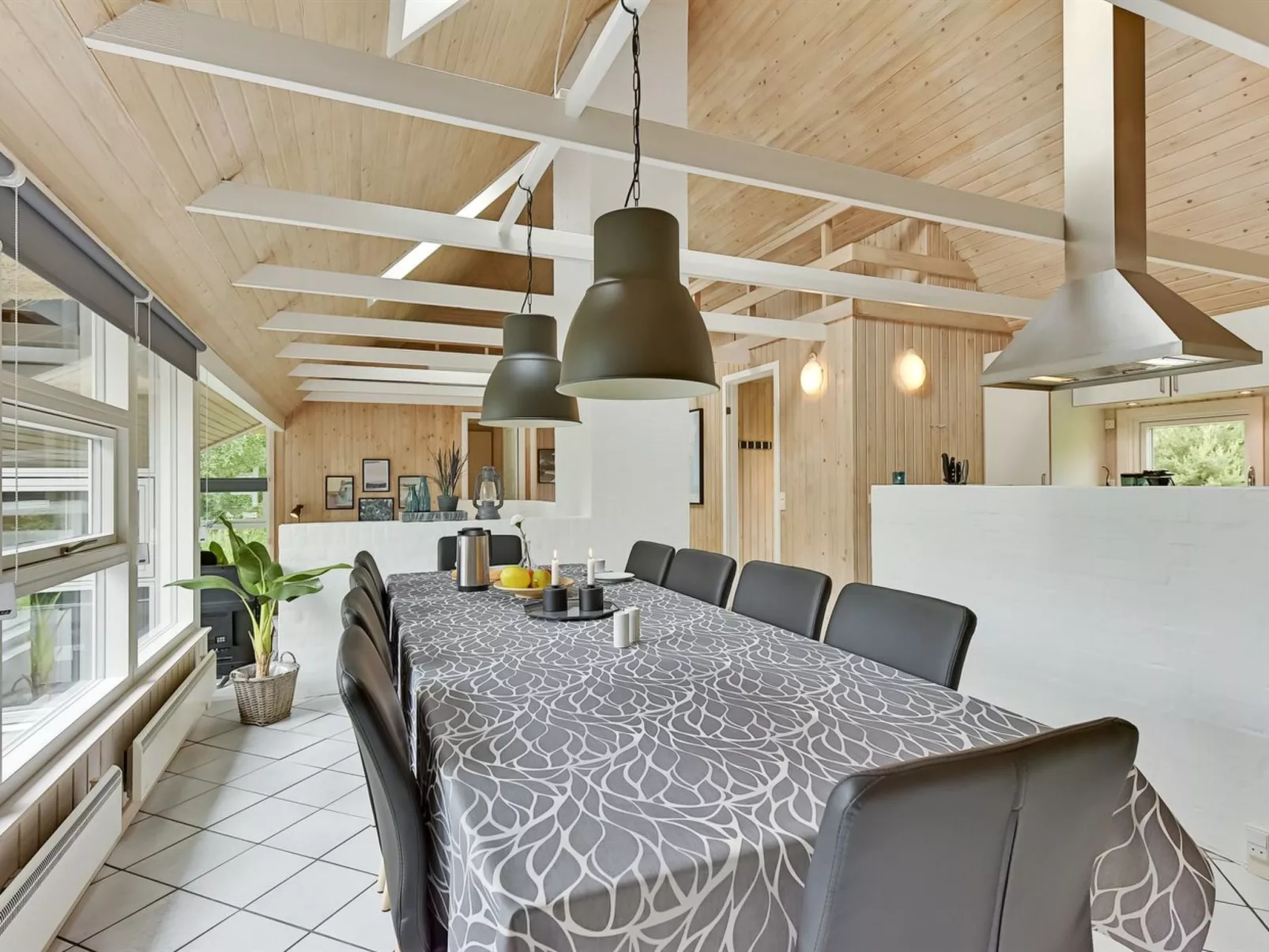 "Ellanor" - 1km from the sea-Binnen