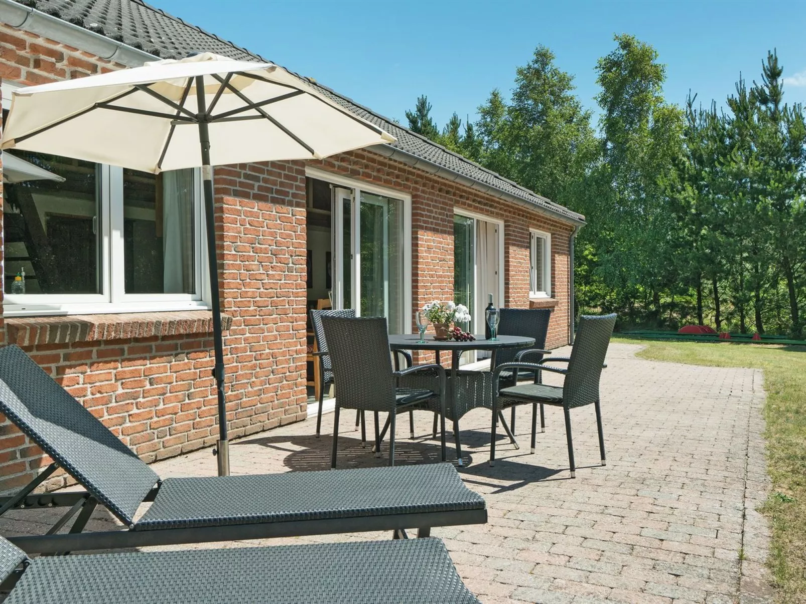 "Arletty" - 1km from the sea-Buiten