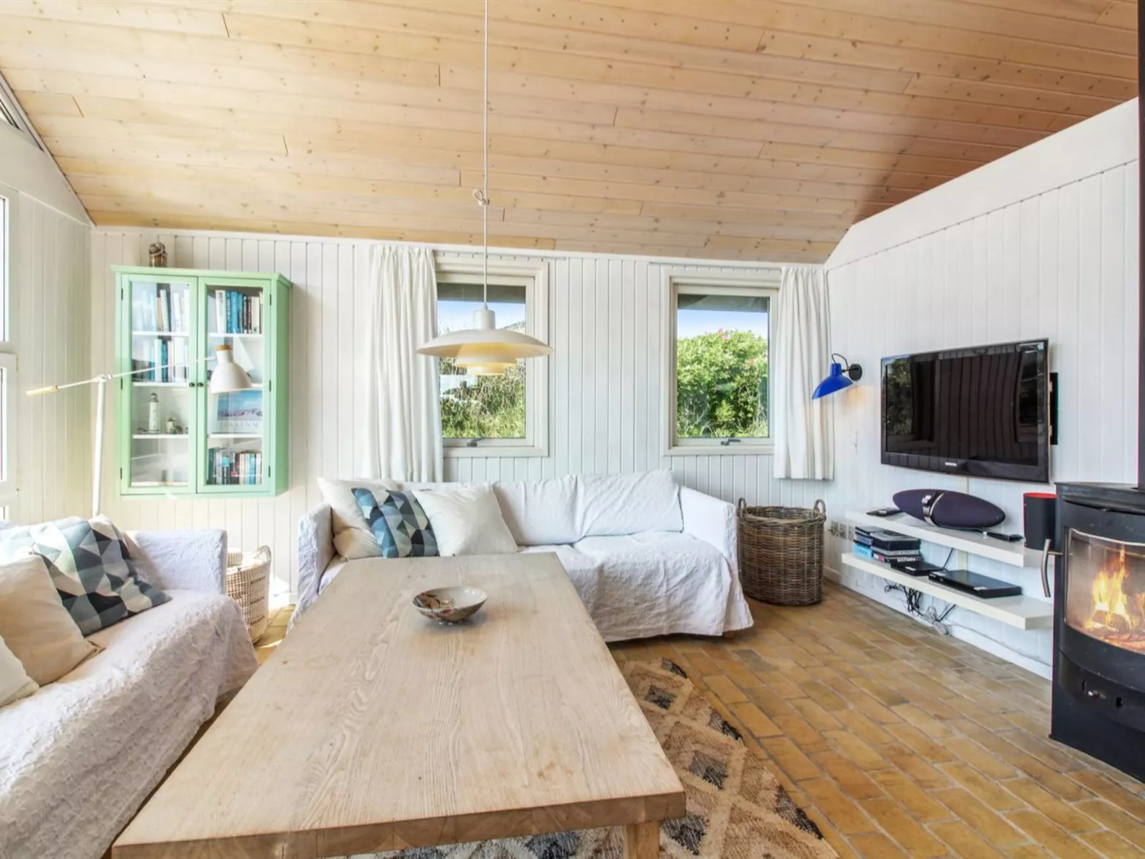 "Harry" - 100m from the sea-Binnen