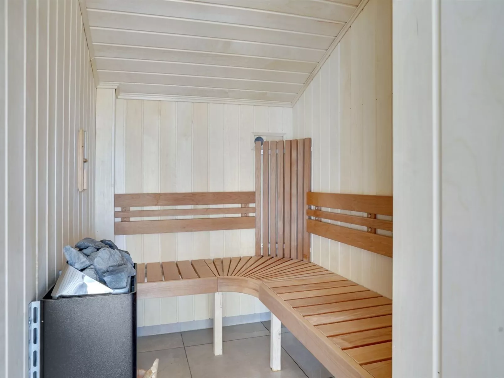 "Swerting" - 230m from the sea-Binnen