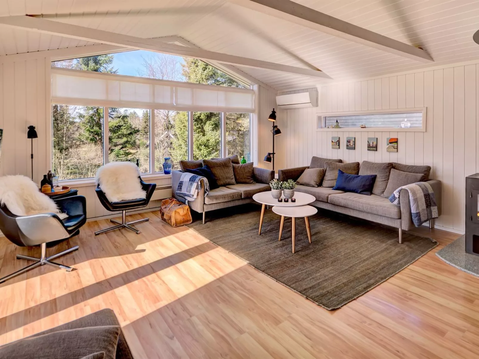 "Bylgja" - 1.7km from the sea-Binnen