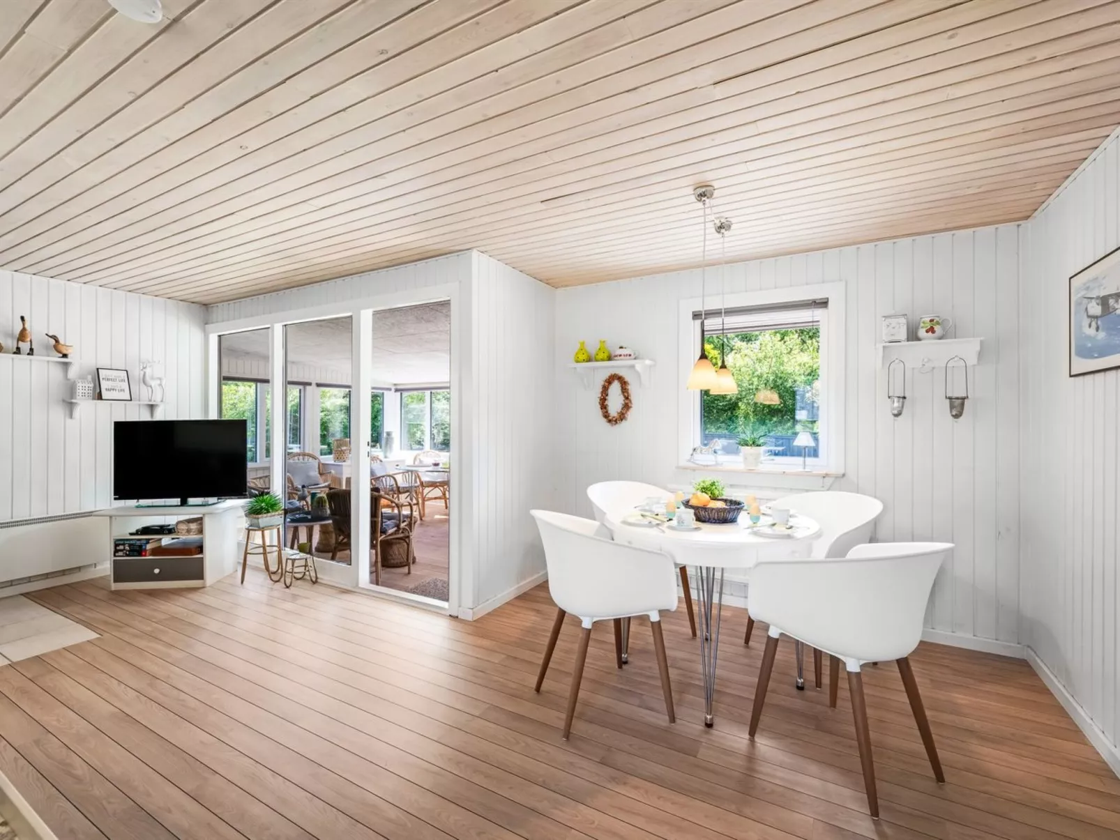 "Sebine" - 400m to the fjord-Binnen