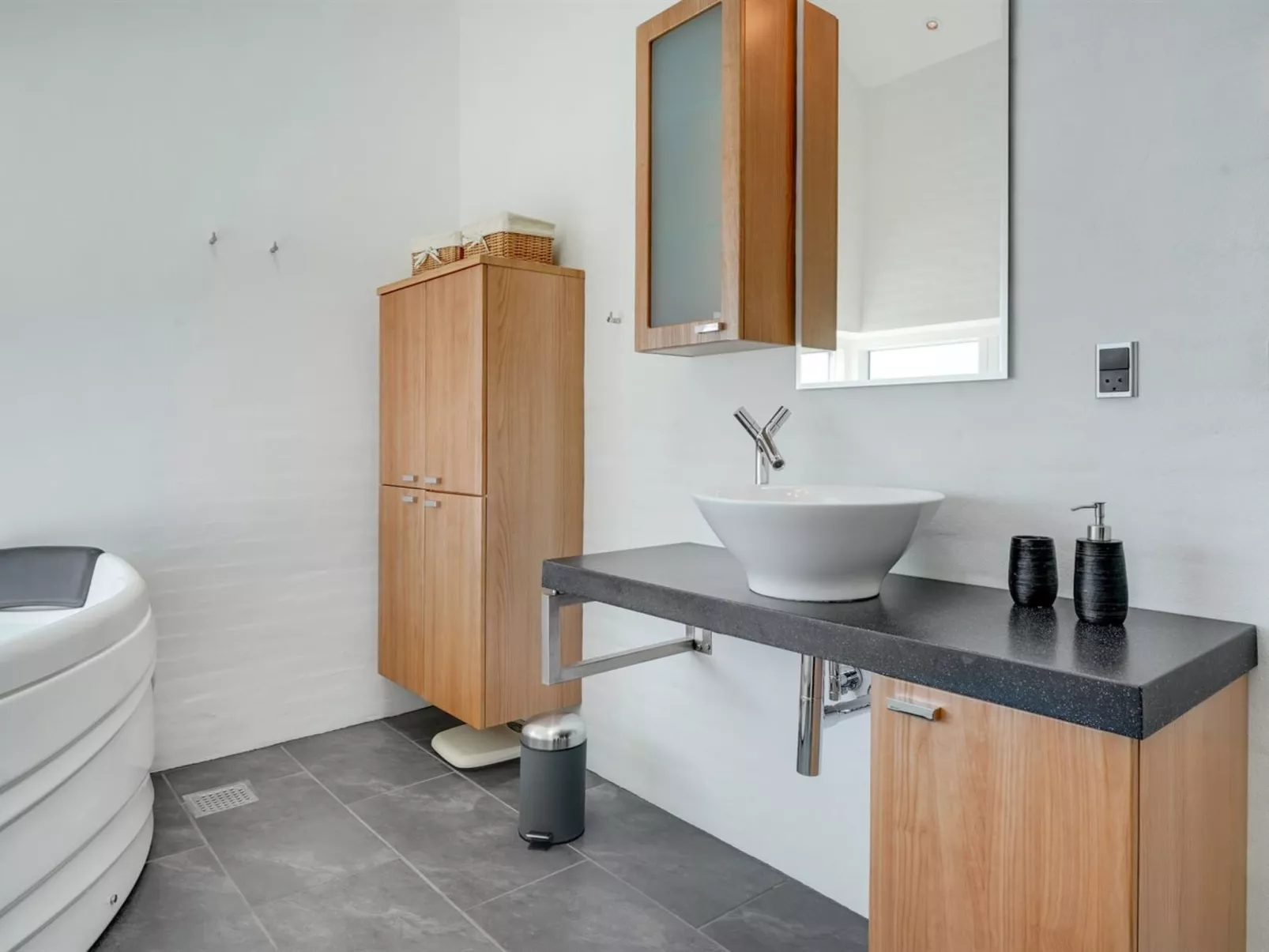 "Hans" - 700m from the sea-Binnen