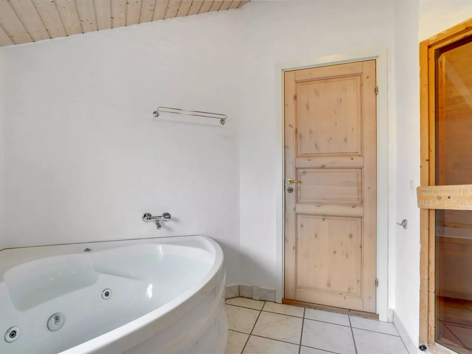 "Patrick" - 300m from the sea-Binnen