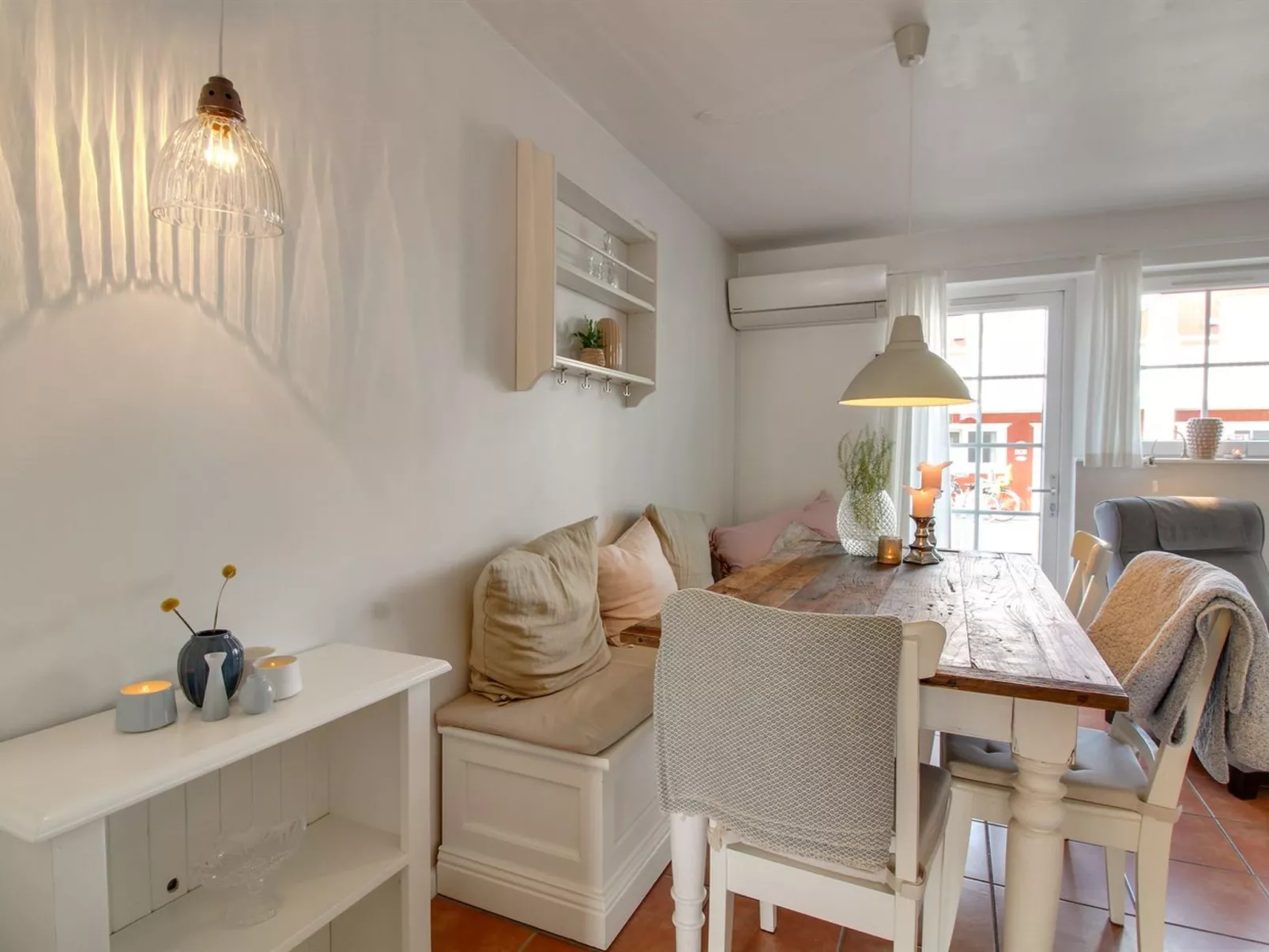 "Vinny" - 1.2km from the sea-Binnen