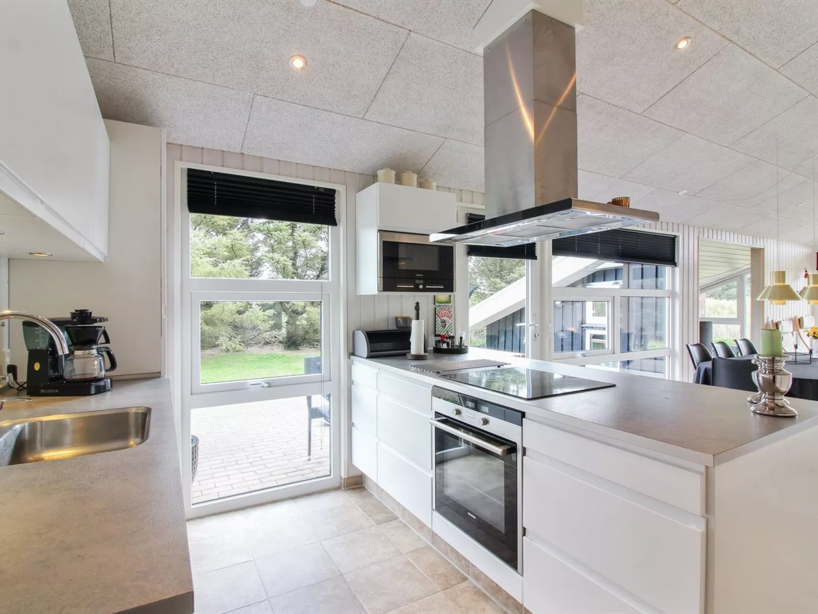 "Herbiorn" - 403m from the sea-Binnen