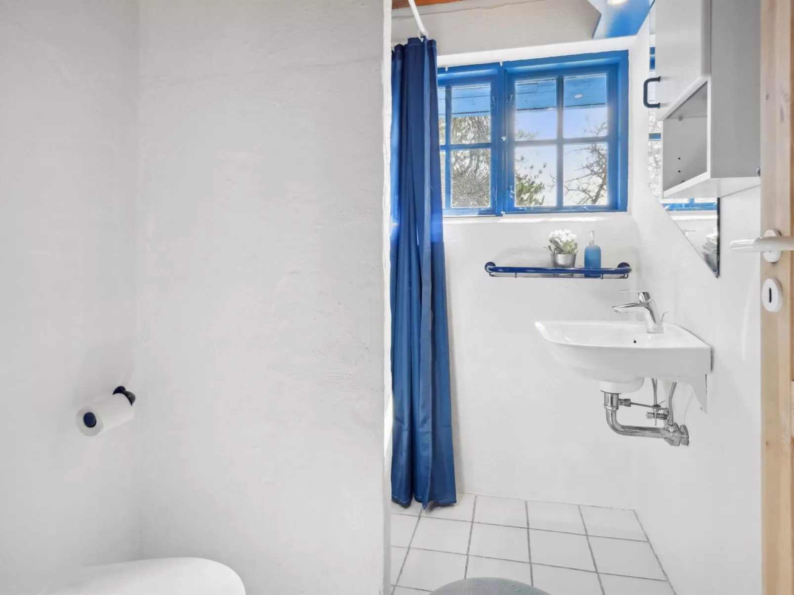 "Ema" - 5km from the sea-Binnen