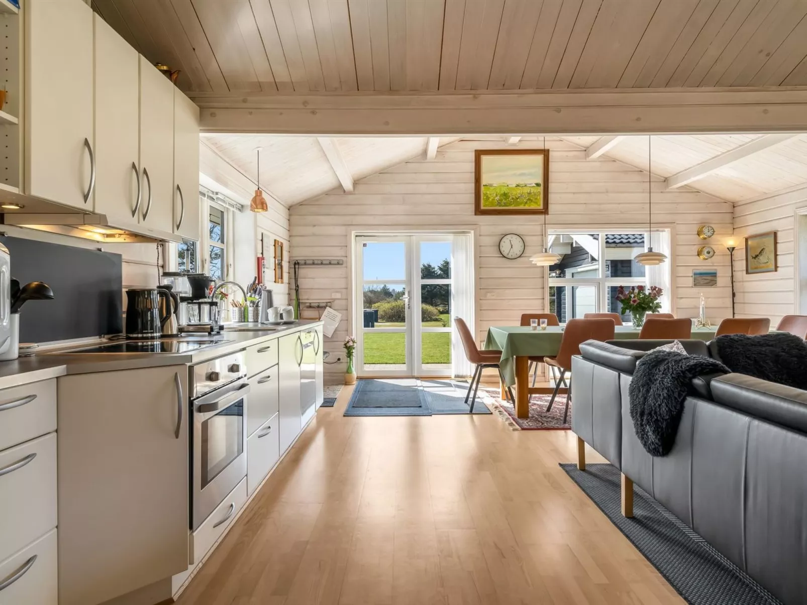 "Mathy" - 900m from the sea-Binnen