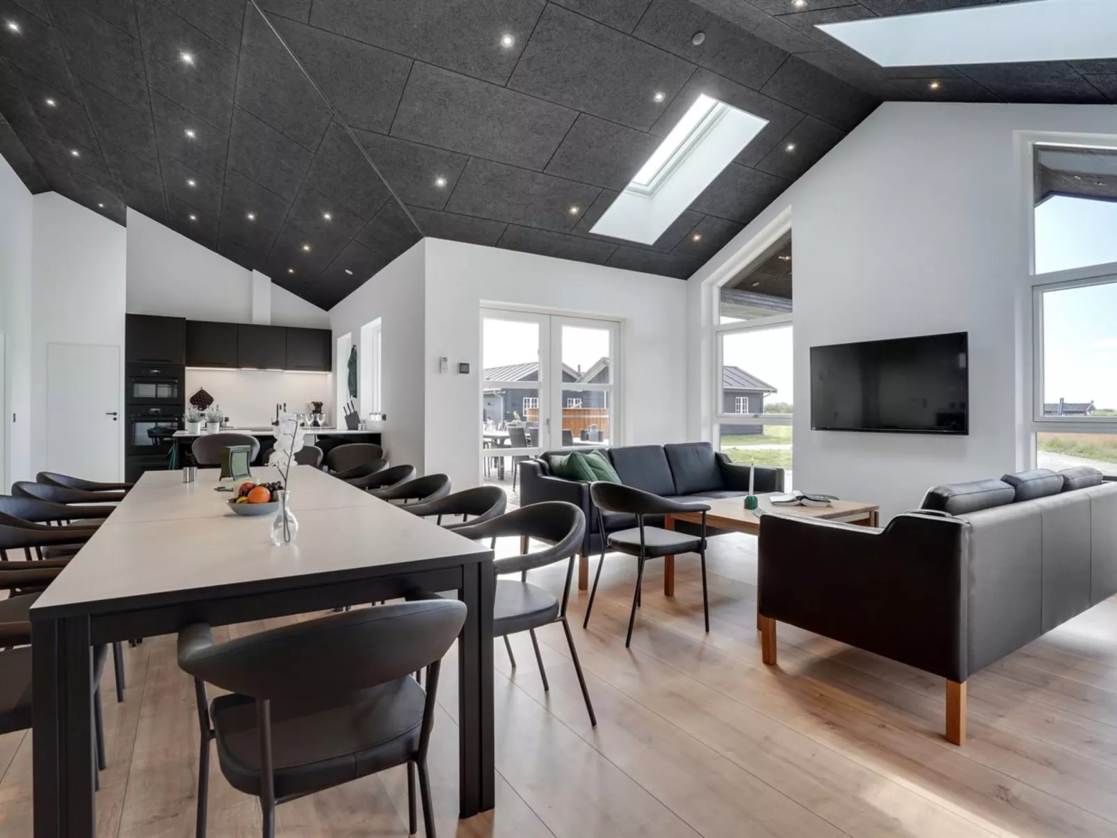 "Moreen" - 1.5km from the sea-Binnen