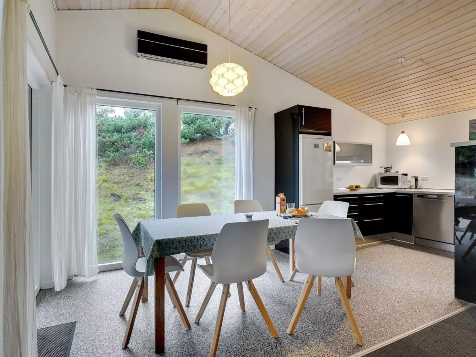 "France" - 1.1km from the sea-Binnen