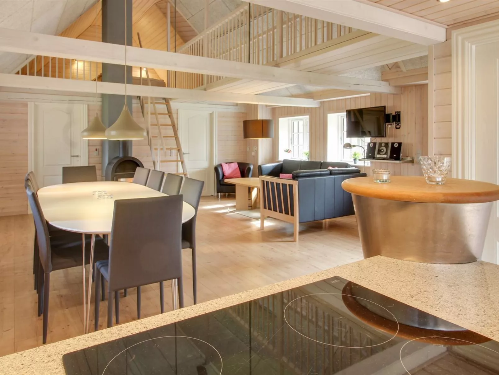 "Gudmund" - 3.9km from the sea-Binnen