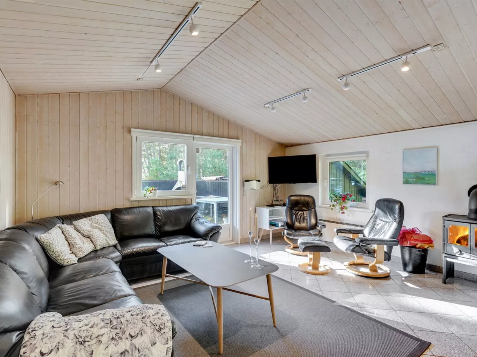 "Jul" - 900m from the sea-Binnen