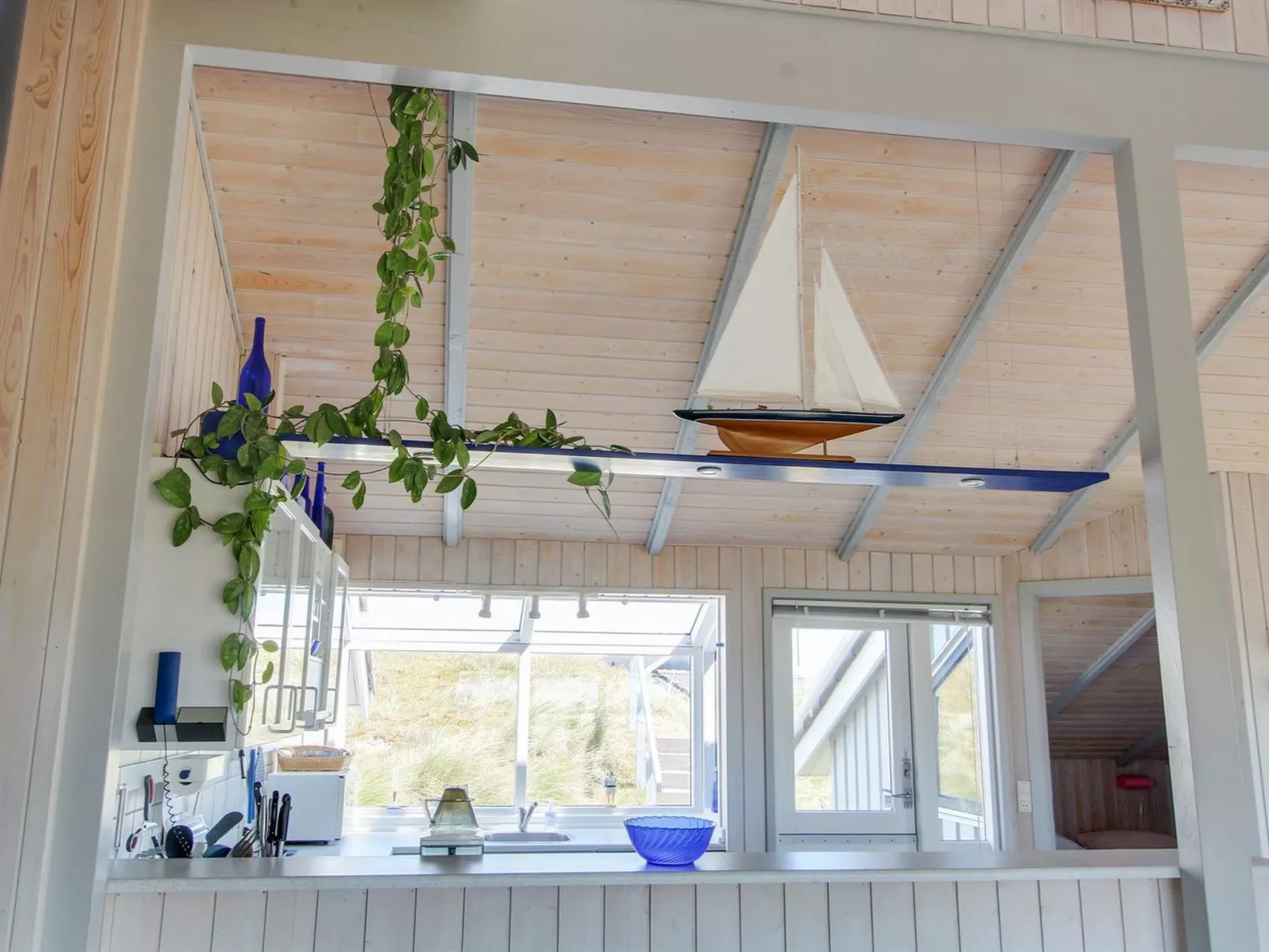 "Wikar" - 50m from the sea-Binnen