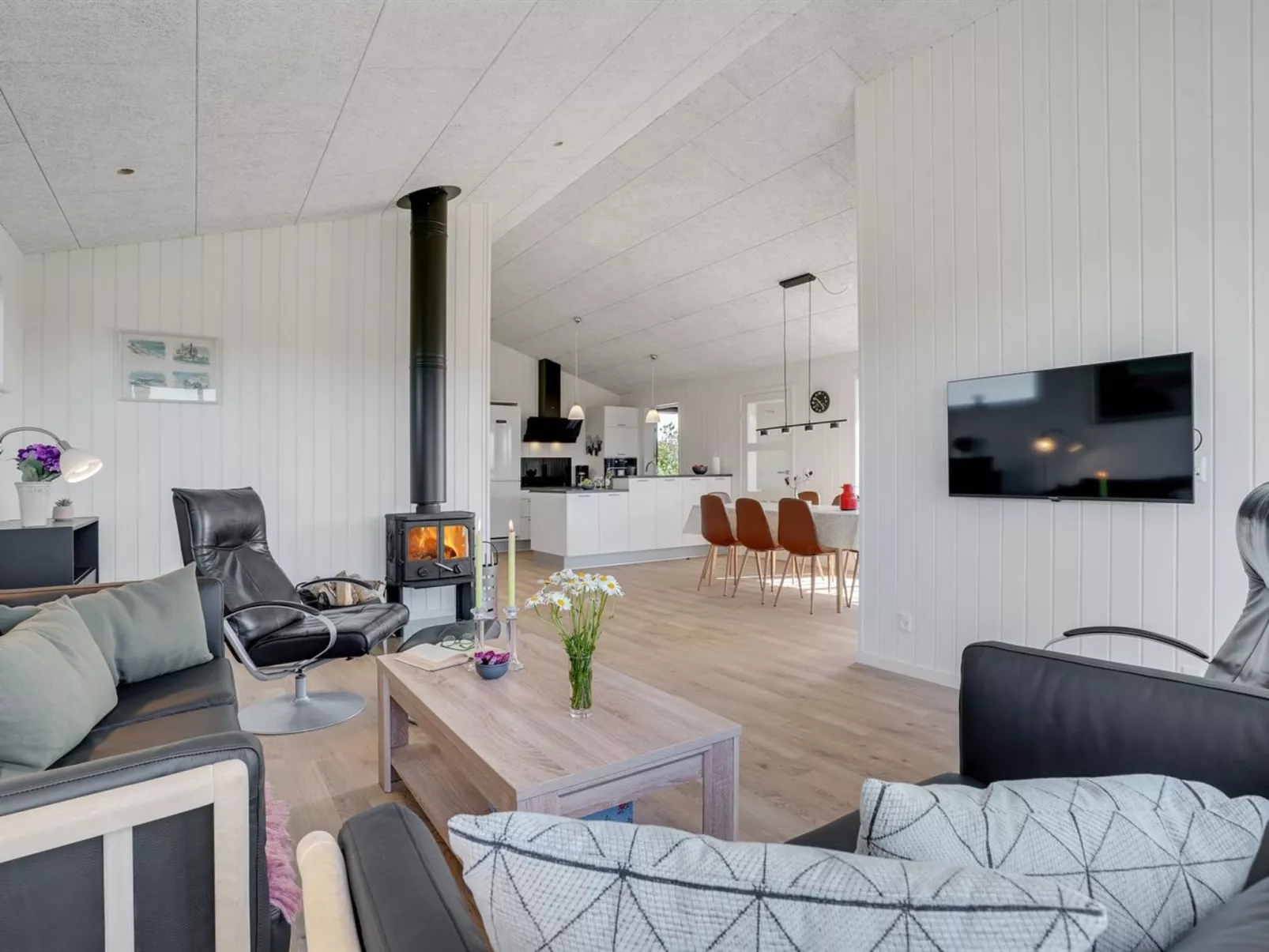 "Alvhild" -  from the sea-Binnen