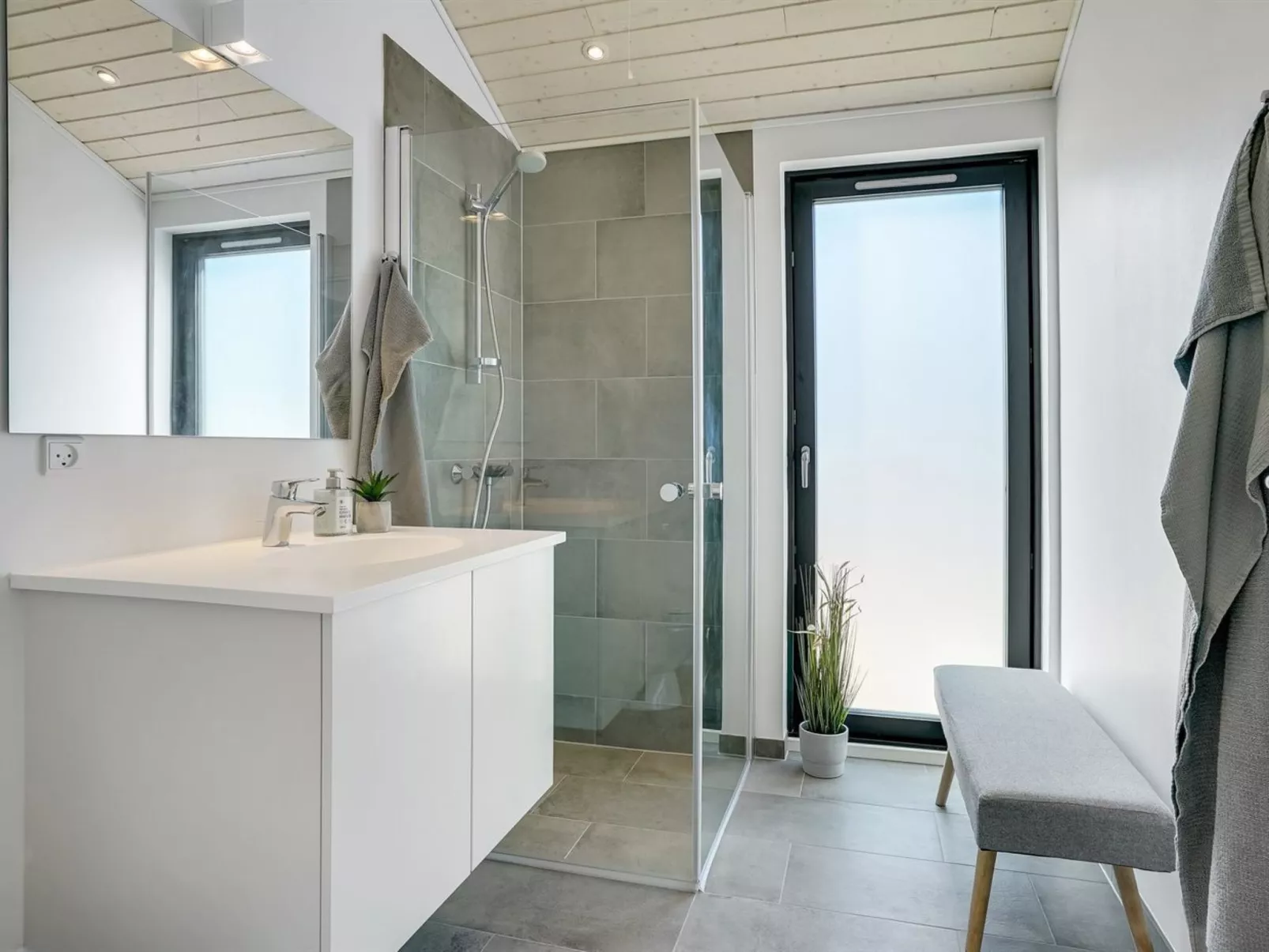 "Aiko" - 50m from the sea-Binnen