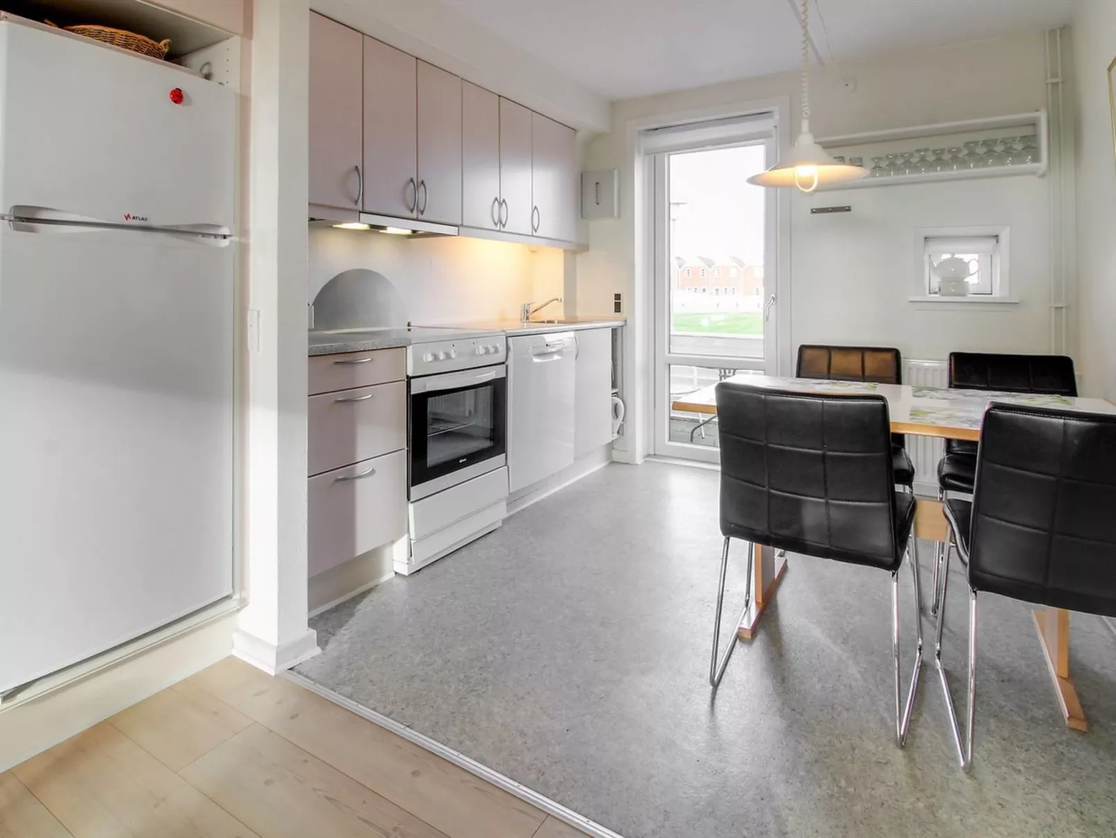 "Arabella" - 2.3km from the sea - Binnen