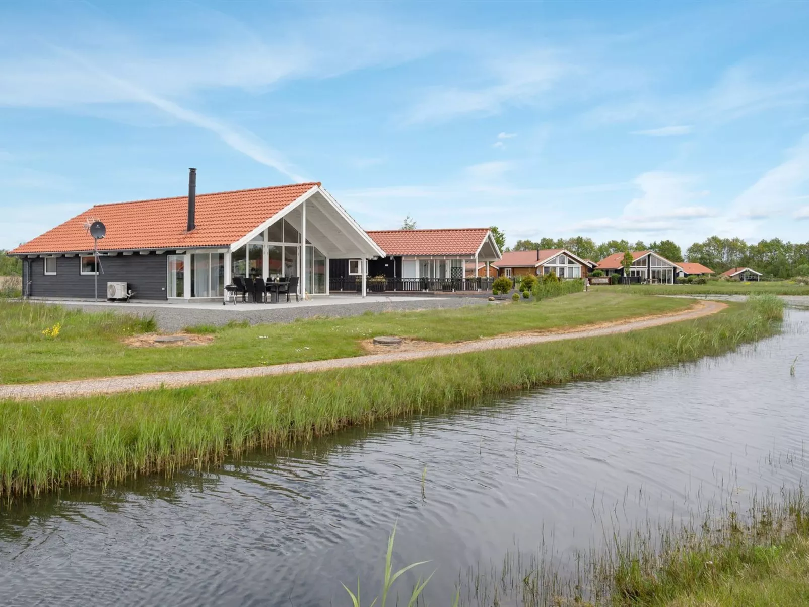 "Domi" - 1.2km from the sea-Buiten