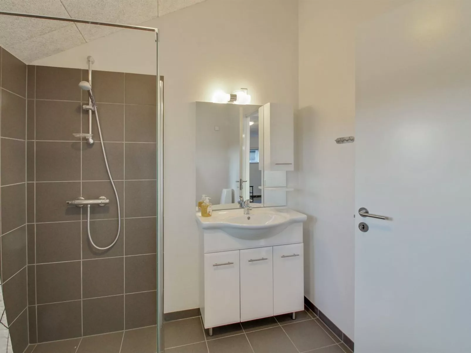 "Ethel" - 1.5km to the fjord-Binnen