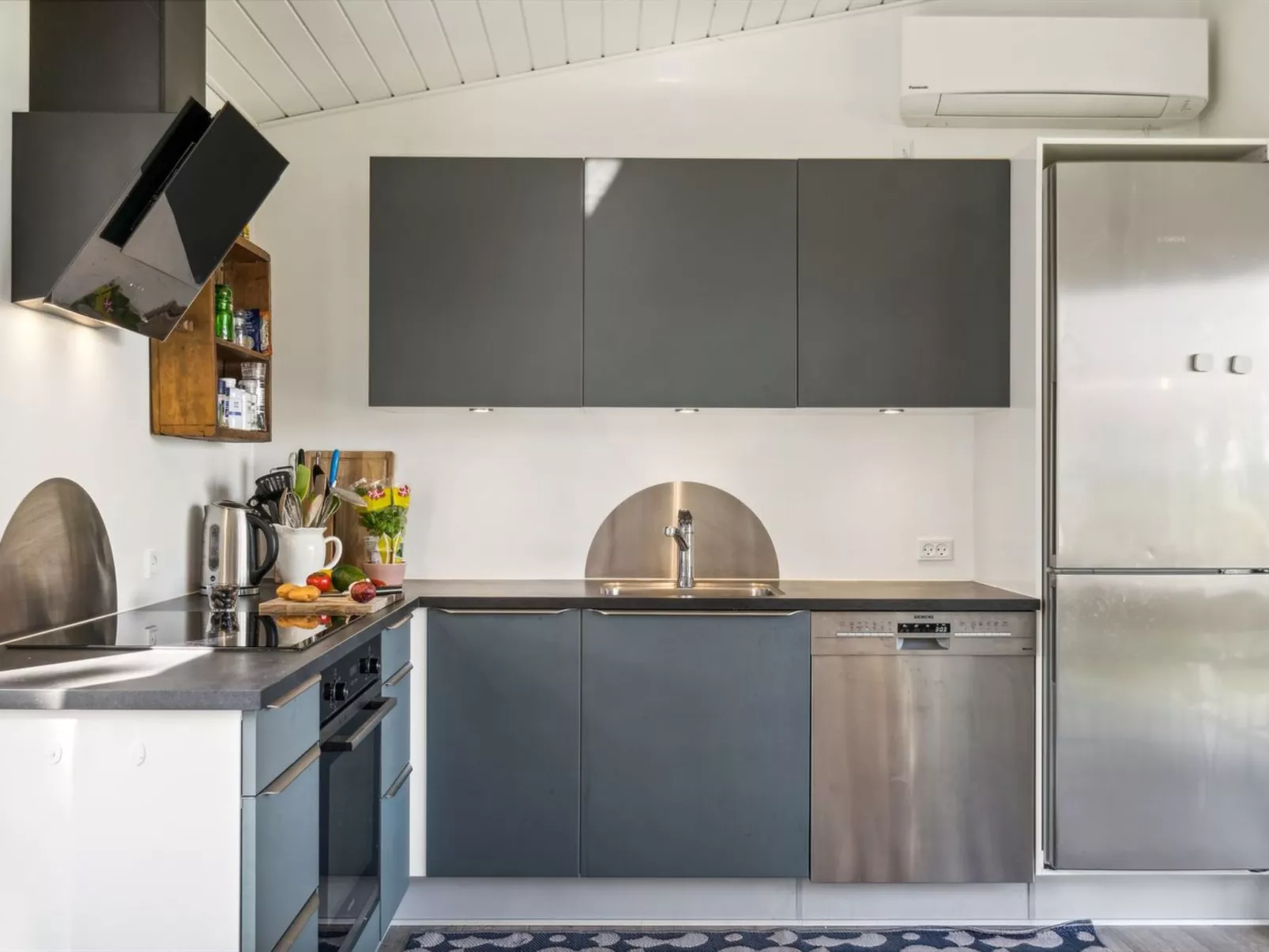 "Gjorgje" - 100m from the sea-Binnen