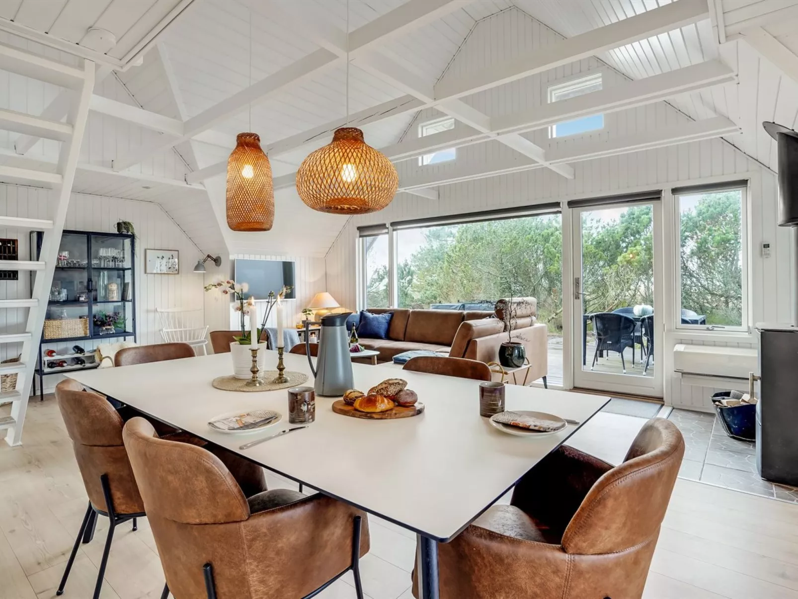 "Edvi" - 1.6km from the sea-Binnen