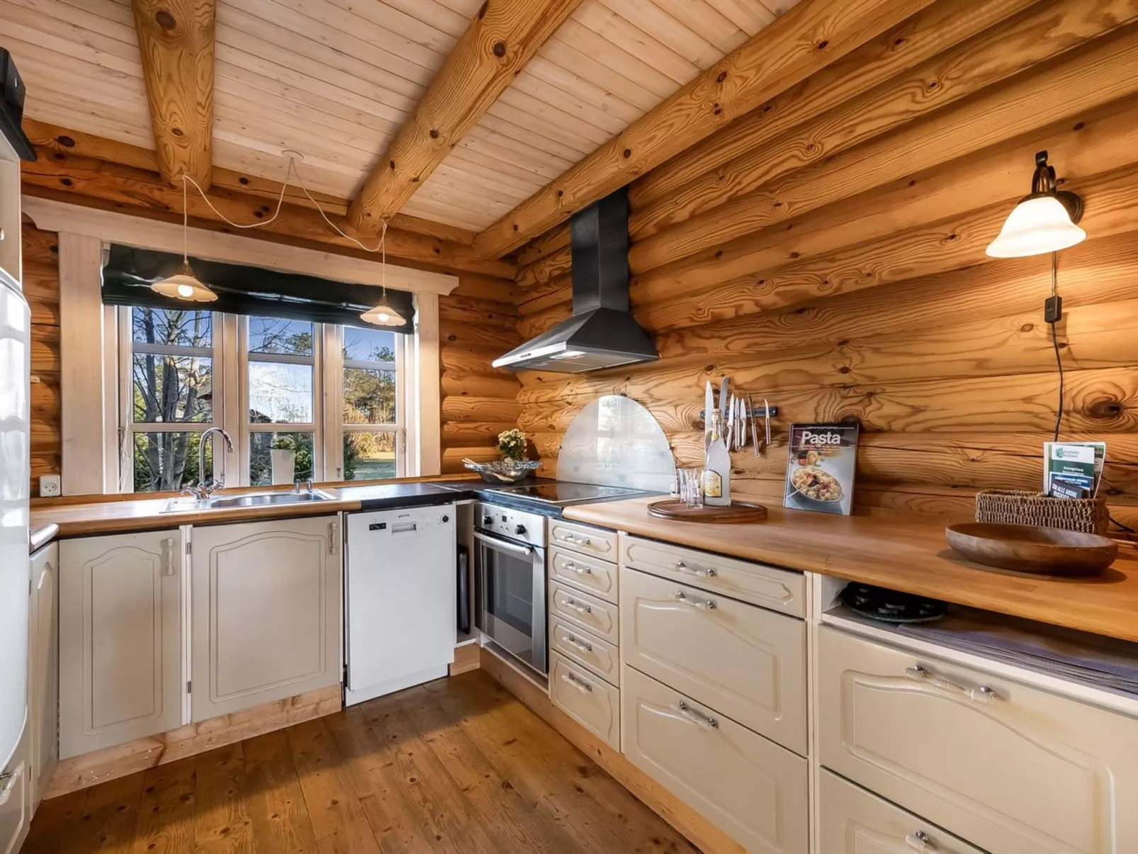 "Rajka" - 300m to the fjord-Binnen