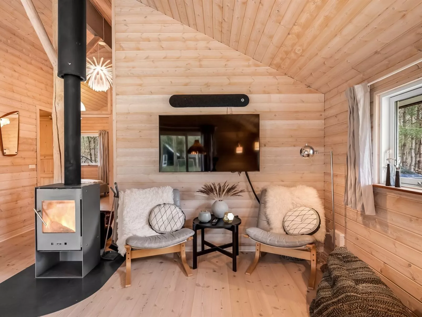 "Aman" - 700m to the fjord-Binnen