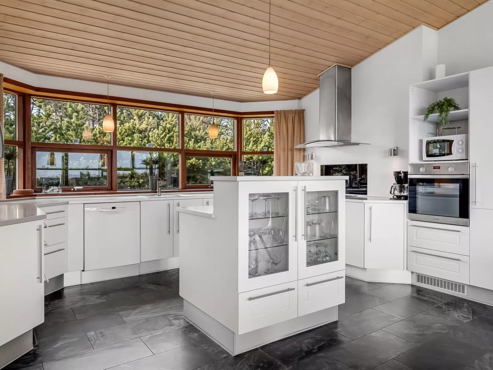 "Amundi" - 3.8km from the sea-Binnen