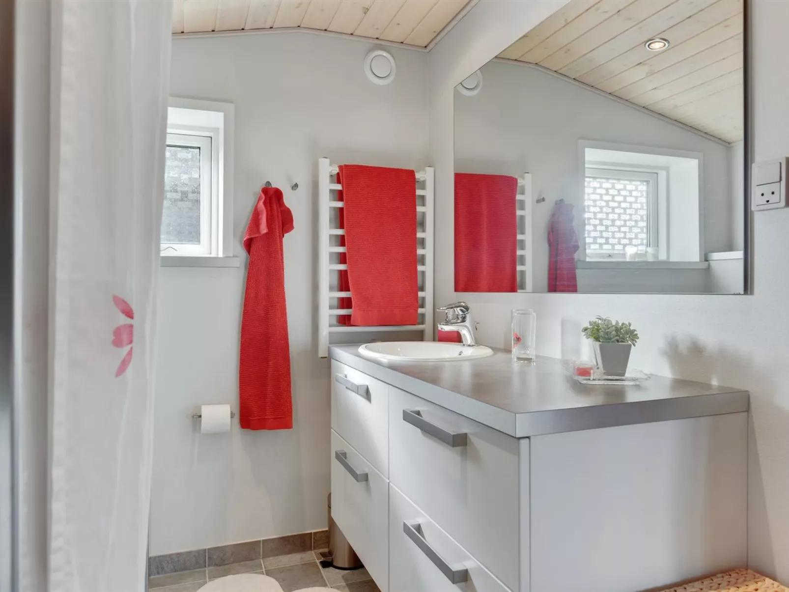 "Haraldina" - 350m to the fjord-Binnen