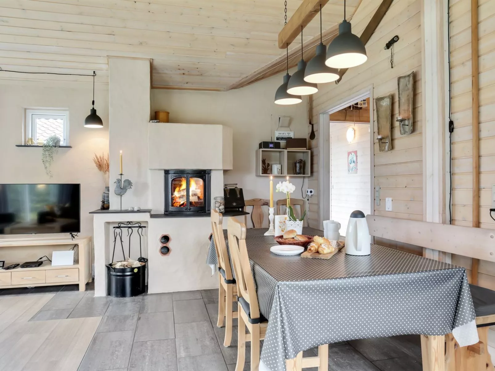 "Danijela" - 1.2km from the sea-Binnen