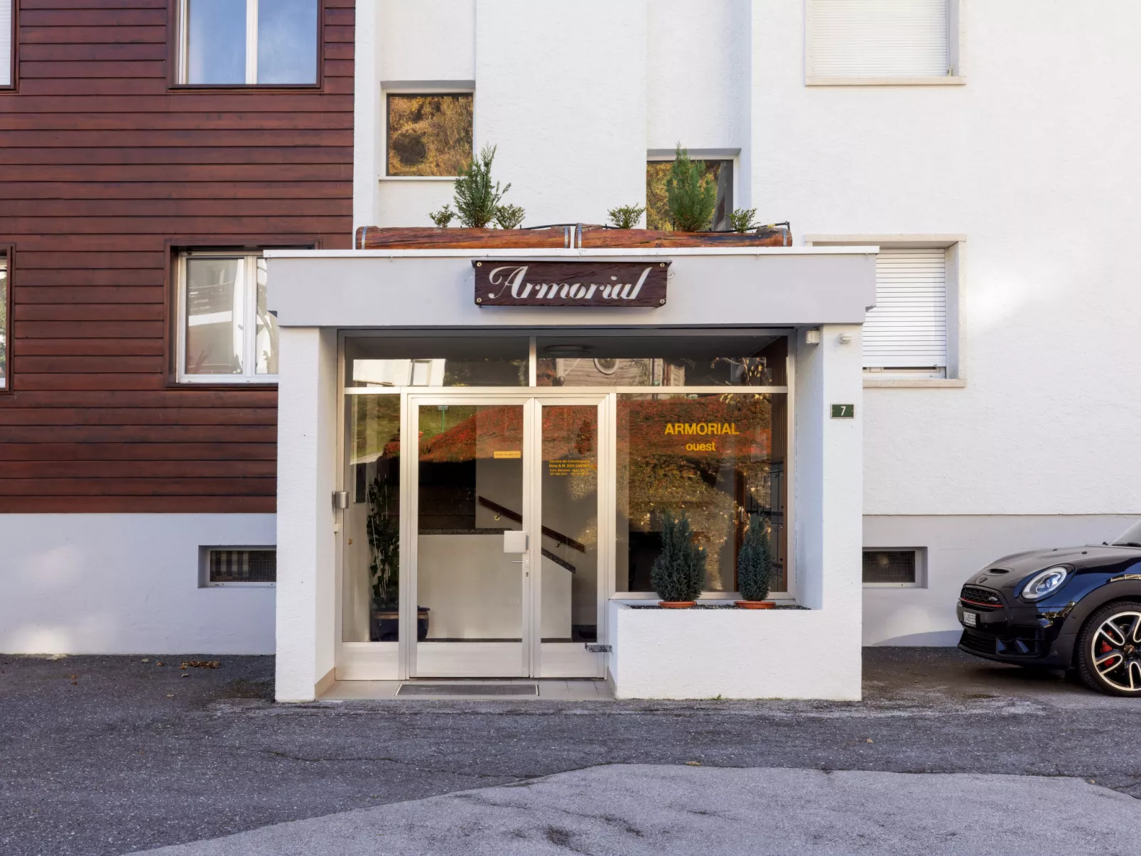 Armorial Est 72-Buiten