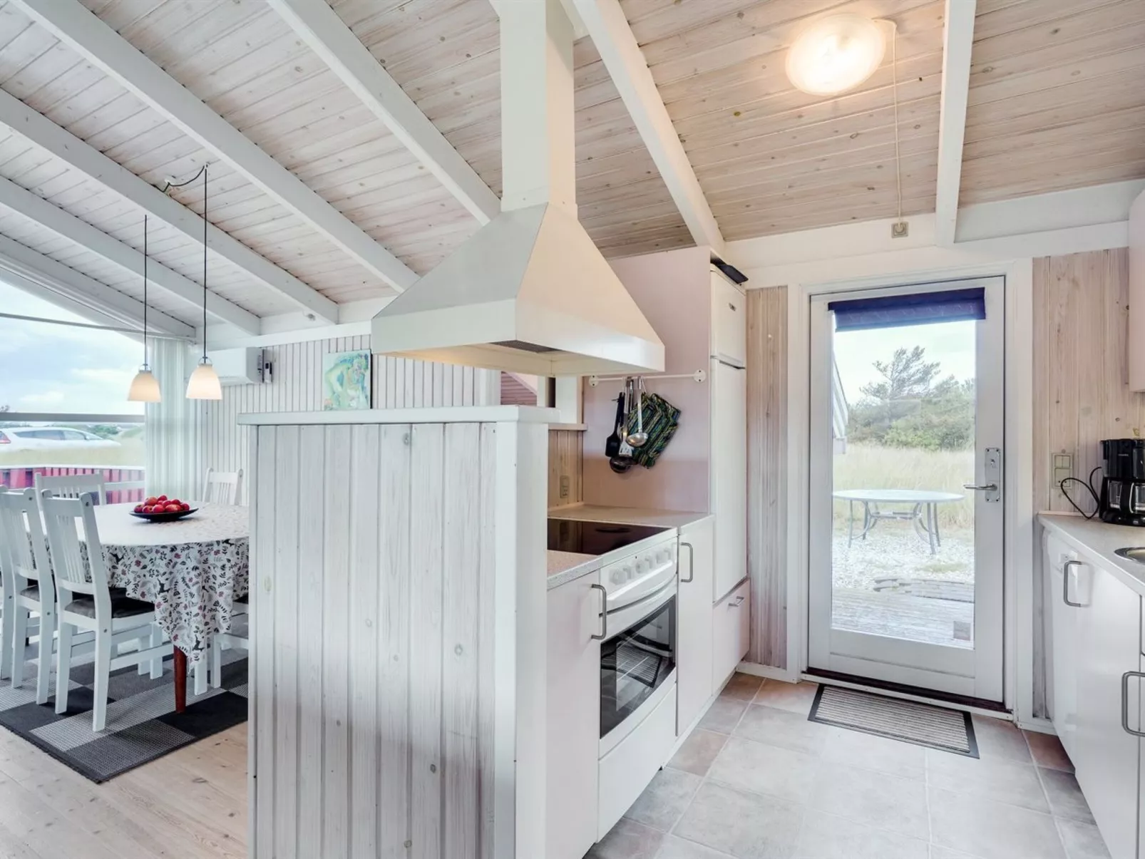 "Bertie" - 700m from the sea-Binnen